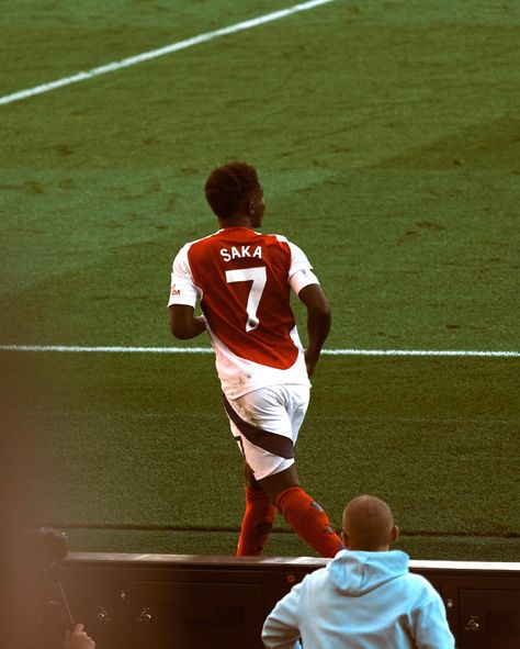 @bukayosaka87 captaining the side yesterday 🌶 . . #arsenalfc #afc #arsenal #gunners #gooners #ARSLEI #premierleague #saka #bukayosaka #BS7 #emiratesstadium #footballphotography #fuji #fujifilm #northbank #lowernorthbank Arsenal Fans, Bukayo Saka, Al Qur'an Aesthetic, Football Photography, Arsenal Fc, Girl Quotes, Football Club, Arsenal, Premier League