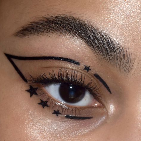 Beauty will save the world. Star Eyeliner, Eyeliner Style, Make Up Designs, Eyeliner Designs, Urban Decay Cosmetics, Alt Makeup, Halloween Eye Makeup, Eyeliner Styles, Eye Spy