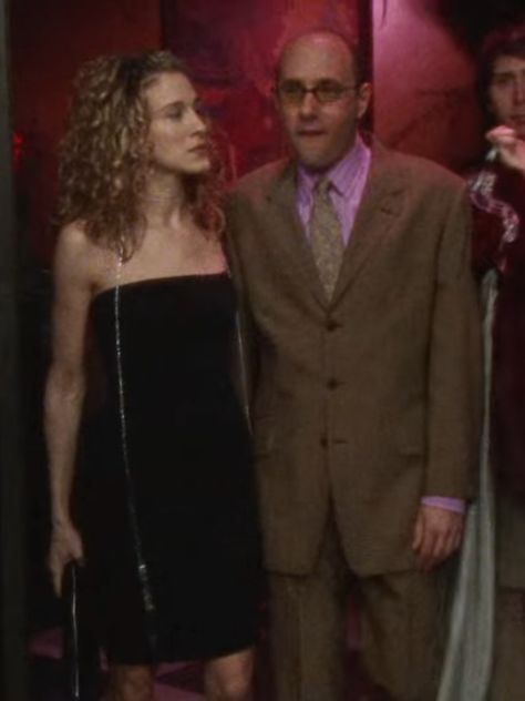 SATC S1E2 Sec And The City, Dark Brown Corduroy Pants, Black Dress Suit, Long Brown Cardigan, Shirt Black Dress, Satc Outfits, Dark Brown Pants, Black Suit Dress, Black Overcoat