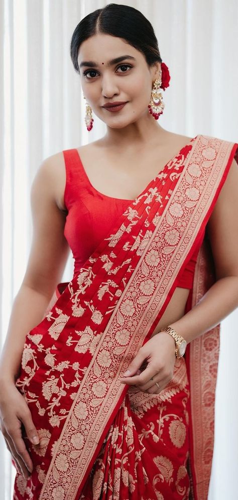 Saniya Iyyapan, Saniya Iyappan, Red Sari, Closeup Photo, Neha Sharma, Red Saree, Saree Look, Fashion Heels, Desi Beauty