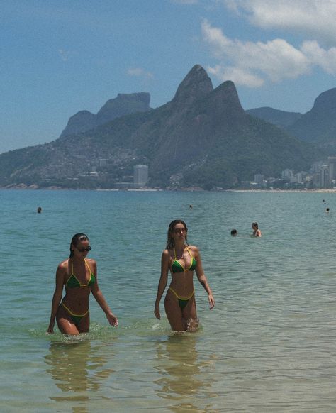 miss you Brasil 🇧🇷 can’t wait for Brazilian summer next year! New Years In Brazil, Life In Brazil, Brazil New Years, Brazil Summer Aesthetic, Brazil Outfit Aesthetic, Brazilian Summer Aesthetic, Brasil Girl, Brazil Summer, Brazil Trip