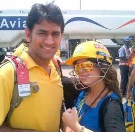 Airport Travel Outfits, Ms Dhoni Wallpapers, Desi Love, Ms Dhoni Photos, Dhoni Wallpapers, Biker Love, Good Morning Image Quotes, Chennai Super Kings, Feeling Pictures