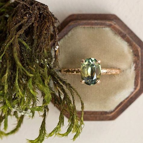 Engagement Rings Custom, Cute Engagement Rings, Future Engagement Rings, Organic Jewelry, Dream Engagement Rings, Emerald Engagement, Alternative Engagement Rings, Jewelry Lookbook, Green Sapphire