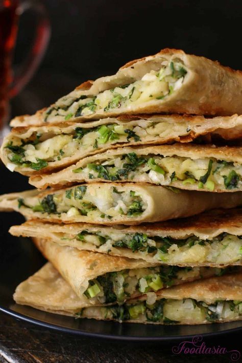 Stuffed Flatbread, Afghan Food Recipes, Homemade Flatbread, Green Pepper, Green Onion, Middle Eastern Recipes, Quesadillas, Flatbread, International Recipes