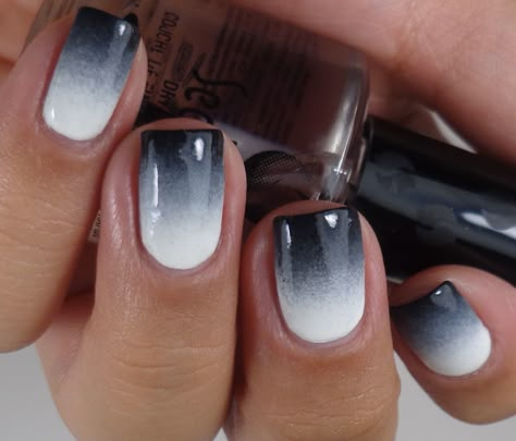 Black And White Gradient Nails, Nails For Black And White Outfit, Black And White Ombre Nails Short, Black And White Ombre Nail Designs, Ombre Nails Black And White, Black And White Dip Nail Designs, Black And White Ombre Acrylic Nails, Black And White Ombré Nails, White To Black Ombre Nails