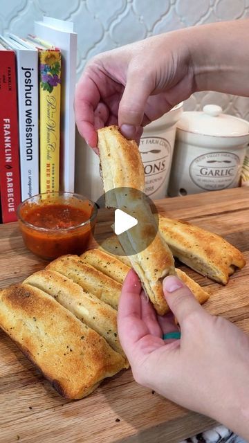 Bailee's Kitchen on Instagram: "Mozzarella Stuffed Breadsticks!  1 Pizza Crust 7-8 Mozzarella Sticks 4 Tbsp Butter 1/2 tsp garlic powder 1/4 tsp salt 1 tsp Italian Seasoning   #snack #mozzerellasticks #bread #cheesy #Fypシ゚viral #foodlover" Recipes Using Cheese Sticks, Cheesy Bread Sticks, Stuffed Breadsticks, Garlic Cheesy Bread, Mozzarella Bread, Cheese Breadsticks, Cheese Bread Sticks, Pizza Sticks, Cheesy Breadsticks