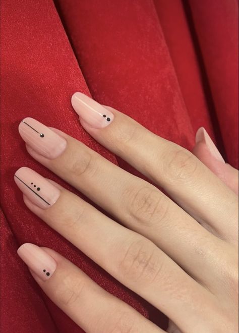 Black Dots Nails Design, Minimalistic Nails Black, Nails With Black Dots And Lines, Almond Nails Designs Dots, Clear Nail With Black Design, Minimalist Nails Dots Lines, Nails Black Lines Simple, Short Nail Designs Line Art, Minimalist Nail Art Dots