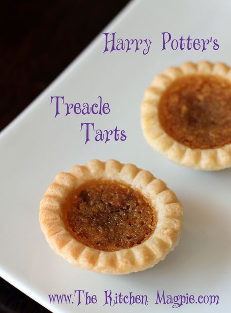 Treacle Tarts Recipe, just like in Harry Potter! | The Kitchen Magpie #Harrypotter #recipes #books Harry Potter Dessert Recipes, Wedding Food Recipes, Recipes Harry Potter, Harry Potter Tea Party, Harry Potter Feast, Harry Potter Tea, Harry Potter Treats, Harry Potter Desserts, Harry Potter Snacks