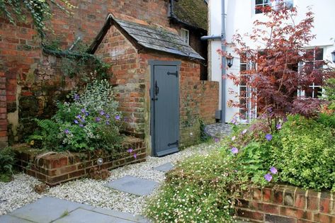 Small Victorian Garden Ideas, Victorian Garden Ideas, Victorian Terrace Garden, Victorian Front Garden, Terrace Garden Ideas, Victorian Gardens, Victorian Terrace House, Small Terrace, Front Garden Design