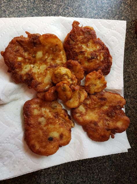 Oyster Fritters Recipes, Fried Oysters Recipe, Oysters Recipes, Oyster Dishes, Oyster Recipe, Deep Fried Oysters, Bright Fall Colors, Conch Fritters, Fried Clams