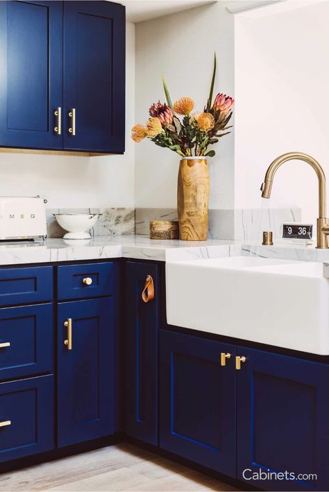 Kitchen Cabinets With Gold Hardware, Cabinets With Gold Hardware, Navy Kitchen Cabinets, Modern White Kitchen Cabinets, Navy Blue Kitchen Cabinets, Navy Blue Kitchen, Navy Kitchen, Blue Kitchen Decor, Blue Kitchen Cabinets