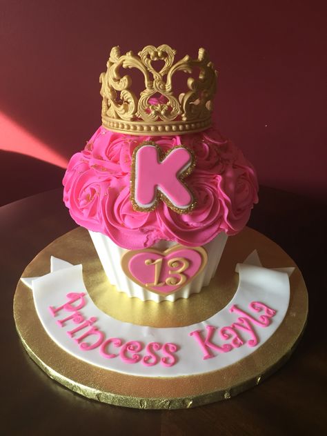 Giant Cupcake Princess Birthday Cake Big Birthday Cupcake, Huge Cupcake, Huge Birthday Cake, Easy Cakes For Kids, Barbie Cupcakes, Big Cupcake, Giant Cupcake Cakes, Cake Mix Desserts, Large Cupcake