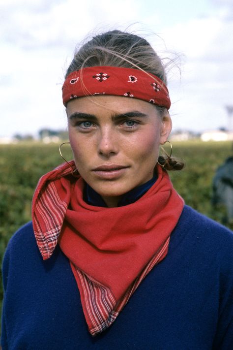 Bandana Bandit - Margaux Hemingway Margot Hemingway, Margaux Hemingway, Mariel Hemingway, Prairie Chic, Aurelie Bidermann, Bandana Styles, Fashion Articles, Red Bandana, Hair Wear