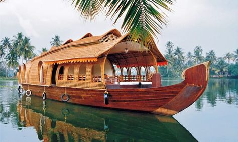 House Boat Kerala, Luxury Houseboats, Where Is Bora Bora, Best Island Vacation, Kerala Backwaters, Houseboat Living, Honeymoon Places, Kerala Tourism, Western Ghats