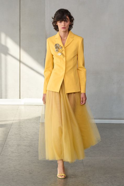 Caroline Herrera, Ss 2024, Dior Haute Couture, Spring Fashion Trends, 2024 Trends, Spring Summer 2024, Yellow Fashion, Fashion 2024, 2024 Fashion