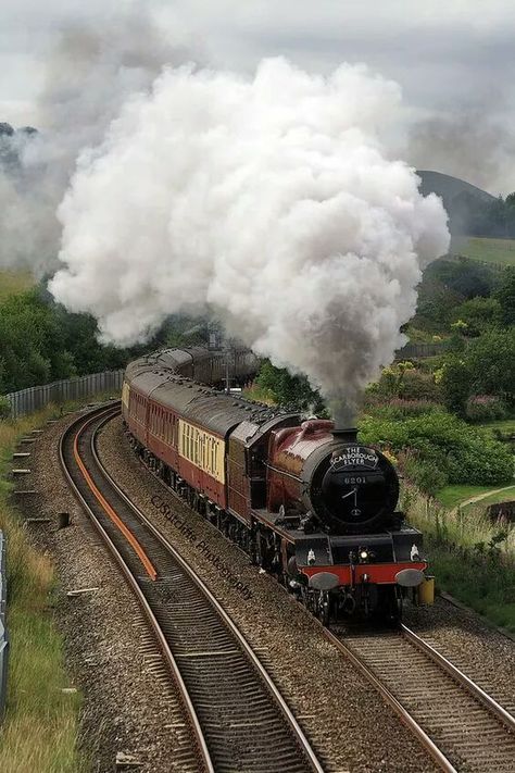 The Scarborough                Flyer Old Steam Train, Steam Engine Trains, Scenic Railroads, Steam Railway, Train Art, Train Photography, Old Trains, Orient Express, Train Pictures