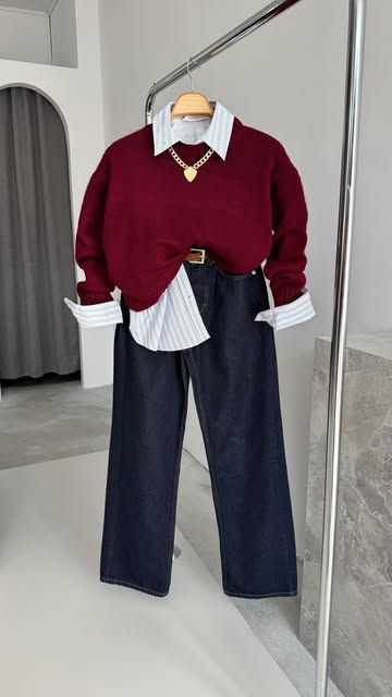 Exam Week Outfits, Outfit Ideas Hiver, Outfit Ideas 2025, Formal Hijabi Outfits, Red Outfit Winter, Outfits For University, Burgundy Outfits, Coolest Outfits, Burgundy Outfit