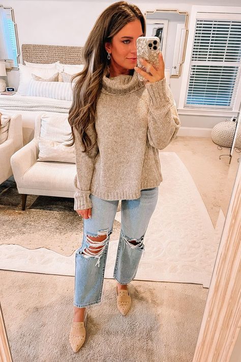 Taupe Sweater Outfit, Cowl Neck Sweater Outfit, Cool Attitude, Taupe Sweater, Sweater Outfit, Style Inspiration Winter, Fall Winter Wardrobe, Warm Outfits, Dressy Outfits