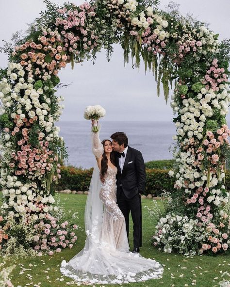 Arch Florals, Floral Arch On The Ground, Asymmetrical Floral Arch Wedding, Kristi Lee, Wedding Grounded Floral Arch, Grounded Floral Arches, White Grounded Floral Arch, Floral Arch, Ocean View