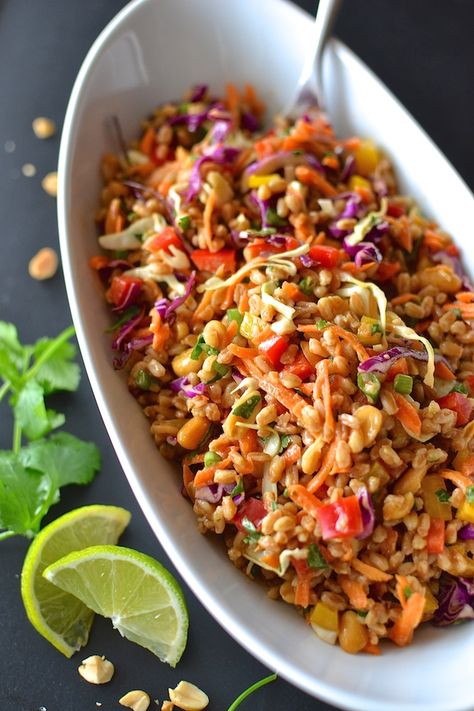 Crispy vegetables, crunchy peanuts, creamy dressing and chewy farro make this Rainbow Thai Farro Salad a perfect lunch or side dish. Crispy Vegetables, Salat Wraps, Farro Recipes, Creamy Dressing, Farro Salad, Grain Salad, Healthy Grains, Sweet Peas, Colorful Rainbow