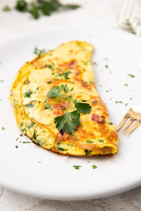 Ham and Spinach Omelette (Keto) - Easy Peasy Meals Breakfast Omelette Recipe, Ham And Cheese Omelette, Healthy Omelette, Omelette Recipes, Breakfast Omelet, Spinach Omelette, Omelette Recipe Easy, Spinach Omelet, Breakfast Omelette