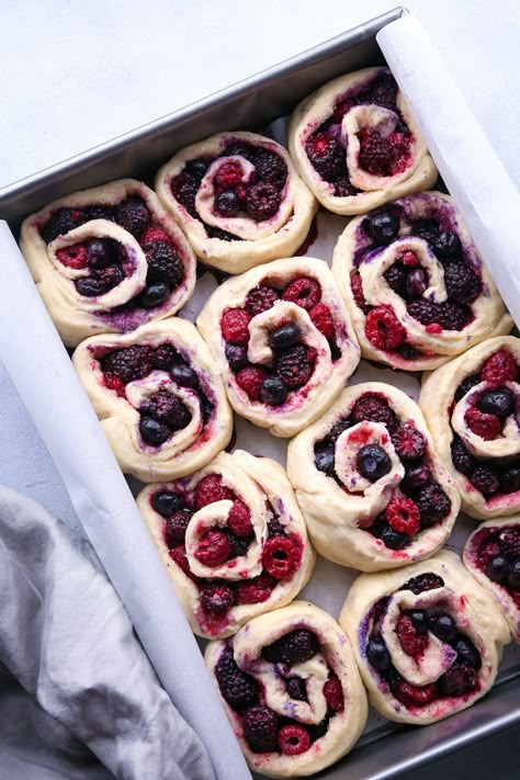 Triple Berry Sweet Rolls | Vegan friendly with refined sugar free option. Berry Sweet Rolls, Sweet Roll Recipe, Frozen Berries, Sweet Dough, Sweet Roll, Sweet Rolls, Sweets Treats, Discover The World, Video Content