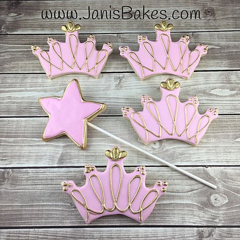 Pink And Gold Princess Cookies, Princess Cookies Ideas, Crown Royal Icing Cookies, Princess Crown Cookies Decorated, Crown Biscuits, Crown Sugar Cookies, Royal Fiveness, Sleeping Beauty Birthday Party, Girly Cookies