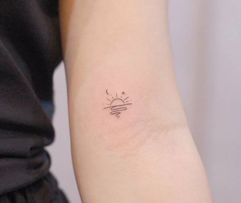 180 Cute Tiny Tattoos Ideas for Women (2022) - TattoosBoyGirl Mini Meaningful Tattoo Ideas, Tattoo Sunset Beach, Tiny Sunset Tattoo, Super Tiny Tattoos, Beach Small Tattoos, Super Small Tattoos, Sunset Beach Tattoo, Small Tattoo Aesthetic, Tiny Beach Tattoos