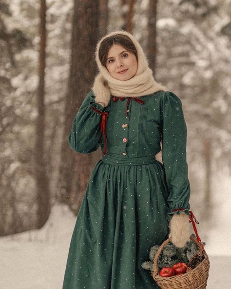 Iranian Women Fashion, Cottagecore Fashion, Fashion Attire, Fantasy Fashion, Historical Fashion, Winter Dresses, Modest Outfits, Dream Dress, Colorful Fashion