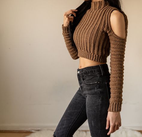 Modern Haken, Turtleneck Hoodie, Crochet Top Outfit, Crochet Hoodie, Crochet Crop Top Pattern, Mode Crochet, Hoodie Pattern, Crochet Fashion Patterns, Crochet Crop