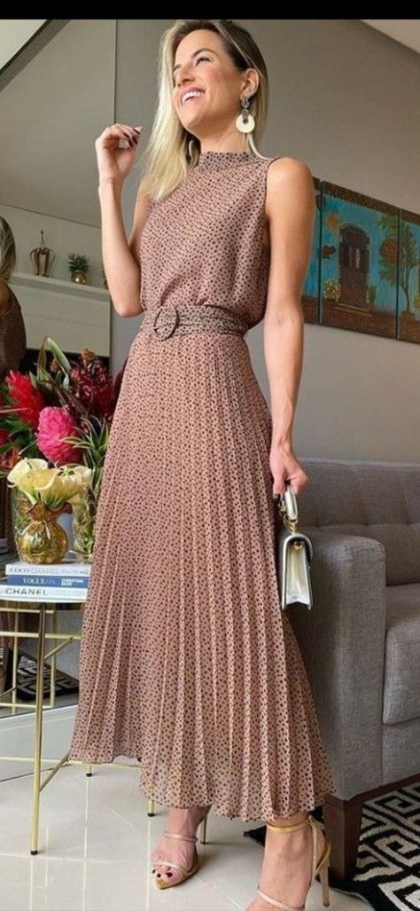 Pleats Fashion, Pleated Fashion, Elegant Outfit Classy, Mode Casual, Fashionista Clothes, Maxi Dresses Casual, Elegant Outfit, Elegant Dress, Pleated Dress