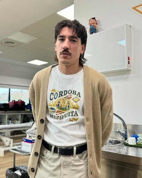 Héctor Bellerin Brasil (@HeccyBellerinBR) / X Big Boy Fashion Men, Hector Bellerin Style, Bellerin Style, Big Boy Fashion, Cardigan Outfit Summer, Hector Bellerin, Messi Vs Ronaldo, Boyfriend Outfit, Fits Aesthetic