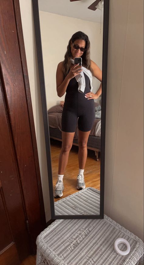 New Balance With Socks, Aritzia Gym Outfit, Crew Socks Outfit Summer, Tna Outfits, Aritzia Romper Outfit, New Balance 990 Outfit, Aritzia Romper, Aritzia Tna Sweatsuit, Aritzia Tna Boyfriend Hoodie