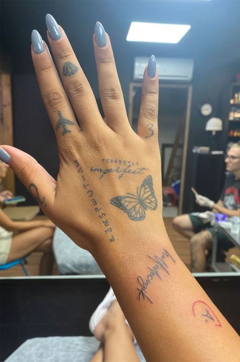 Butterfly Tattoo, Butterfly Tattoo on arm, butterfly tattoo on hand, butterfly tattoo designs, butterfly tattoo small Patch Work Women Tattoo, Quote Hand Tattoo, Hands Tattoo For Women, Hand Tattoo Female, Arm Writing Tattoo, Turkey Tattoos, Tattoo Design Flower, Tattoos Man, Perspective Tattoos