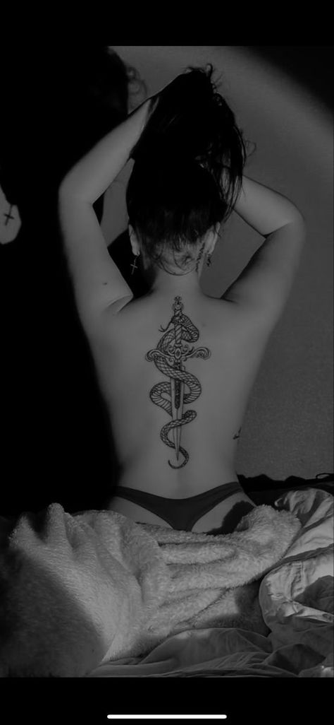 Black And Red Spine Tattoo Women, Spine Tattoos For Women Ying Yang, Snake Up Spine Tattoo, Back Tattoo Women Spine Knife, Feminine Tattooed Women, Horror Spine Tattoos, Spine Tattoos Baddie, Back Women Tattoo Spine, Spine Tattoo Linework