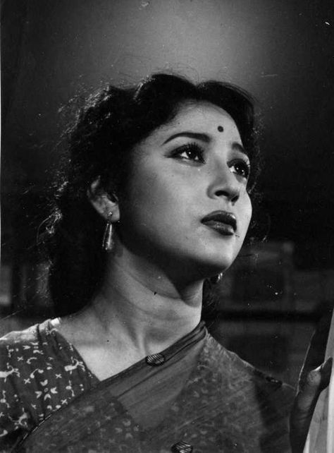 Mala Sinha, Bollywood Pictures, Actress Images, Indian Cinema, Bridal Photoshoot, Vintage Bollywood, Vintage Icons, Photo Art Gallery, Beautiful Women Over 40