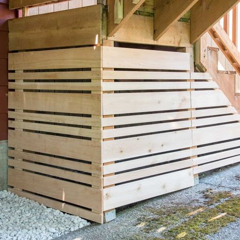 Hide the clutter under your deck stairs while keeping easy access to storage with a removable fence panel! Removable Fence, Under Deck Storage, Deck Skirting, Under Deck, Open Deck, Laying Decking, Deck Storage, Deck Construction, Under Decks