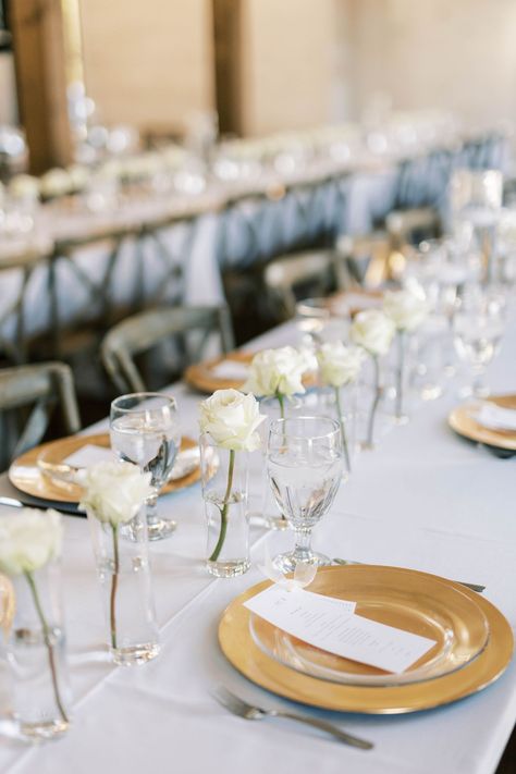 Single White Rose Centerpiece Wedding, White Rose Bud Vase Wedding, Single Rose Table Decor, All White Wedding Table Setting, Single Rose Centerpiece, Single Stem Centerpiece, Minimalist Centerpiece Wedding, Simple Wedding Table Centerpieces, White Wedding Table Setting