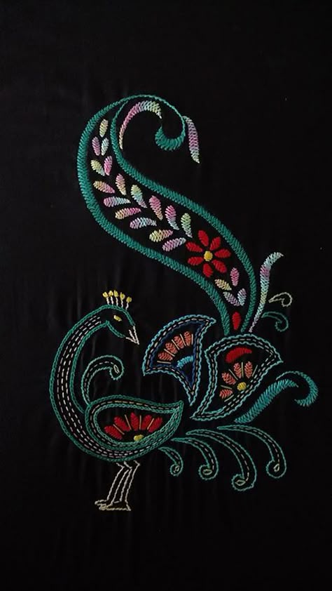 Soft Shading, Peacock Embroidery Designs, Peacock Embroidery, Kutch Work, Kantha Embroidery, Ideas Embroidery, Redwork Embroidery, Hand Embroidery Videos, Embroidery Works