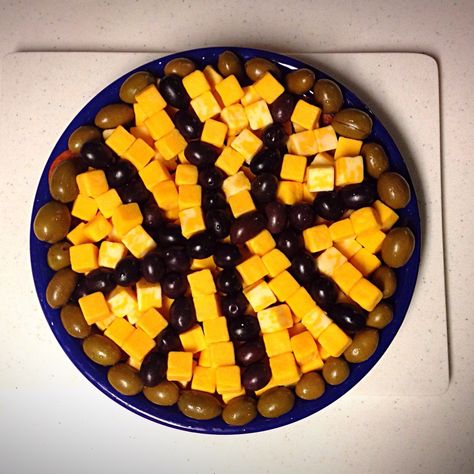 Basketball Cheese Tray! Basketball Themed Food, Basketball Snacks, Basketball Party Food, Basketball Themed Birthday Party, Basketball Party Decorations, March Madness Parties, Basketball Theme Birthday, Sports Snacks, Theme Snack