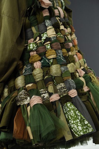 Viktor & Rolf at Couture Fall 2016 Victor And Rolf, Boro Stitching, 2016 Couture, Estilo Hippy, Pieces Of Clothing, Diy Weaving, Viktor Rolf, Design Textile, Recycled Fashion