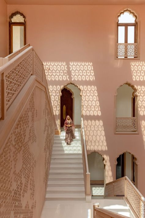 photo_credit Vinay Panjwani Modern Indian Architecture, Udaipur Architecture, Haveli House India, Rajasthan Architecture, Sanjay Puri Architects, Sanjay Puri, Hindu Architecture, House Sketches, India House