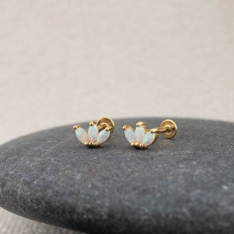 Our opal flat back earrings are dainty and completely waterproof! The 18G flat back design ensures comfort fit, making them ideal for everyday wear as well as special events. - Material: Genuine opal, High quality 925 sterling silver,  18 K gold filled finish, hypoallergenic - Size: Thickness - 18 G/ Height - 8mm  - Qty: sold as 1 piece - Turnaround time: Same day or Next day delivery guaranteed - Packed in gift jewelry box with ribbon and wax stamp - Please ask me any questions ! I am quick to reply :) Thank you for visiting my shop - For shop policies, please visit: https://www.etsy.com/shop/DoodleJewelrybyDKArt Cartilage Piercing Stud, Conch Stud, Tragus Conch, Conch Earring, Box With Ribbon, Flat Back Earrings, Opal Studs, Wax Stamp, Opal Earrings