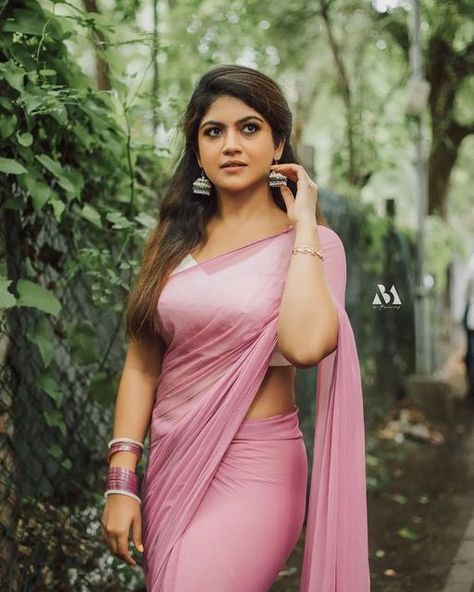 Reshma Rajan, Anna Rajan, Arabian Women, Saree Photoshoot, Beautiful Dresses For Women, February 8, What To Say, Beautiful Curves, Stop It