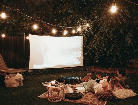 Diy Backyard Movie Night, Summer Movie Night, Backyard Movie Nights, Outdoor Cinema, Outdoor Projector, Backyard Movie, Summer Movie, Concession Stand, Movie Screen