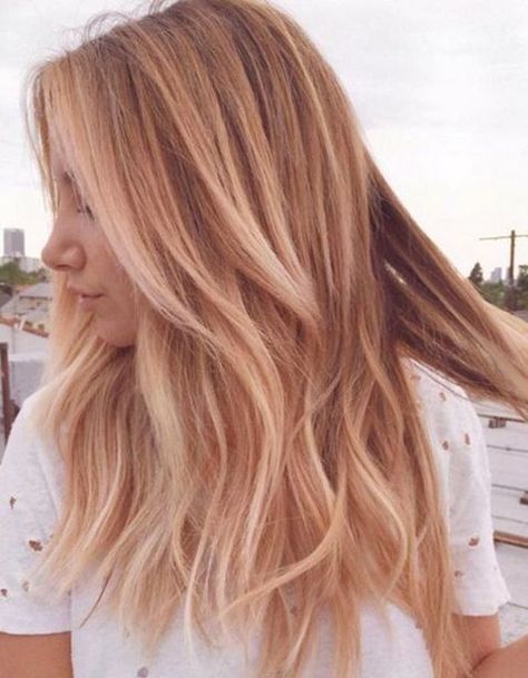 Balayage cuivré sur cheveux blonds foncés - Balayage cuivré : le reflet chaud à adopter cette saison - Elle Jahodová Blond, Gold Hair Colors, Strawberry Blonde Hair Color, Hair Color Rose Gold, Color Balayage, Latest Hair Color, Hot Hair Colors, Strawberry Blonde Hair, Medium Long Hair