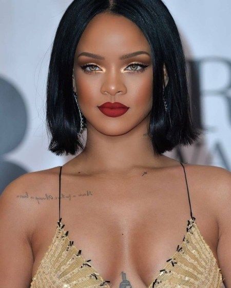 Rihanna Makeup, Maquillage Yeux Cut Crease, Red Lips Makeup Look, Looks Rihanna, Rihanna Looks, Prom Makeup Looks, Celebrity Makeup Looks, Red Lip Makeup, Rihanna Style