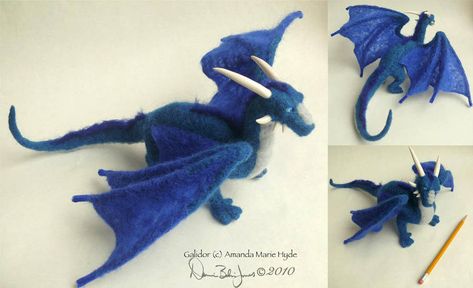 Fantasy Oddlings – Familiar Oddlings Felted Dragon, Felt Dragon, Felting Ideas, Creative Friends, Feather Wings, Needle Felting Projects, Felting Tutorials, Plush Pattern, Baby Dragon