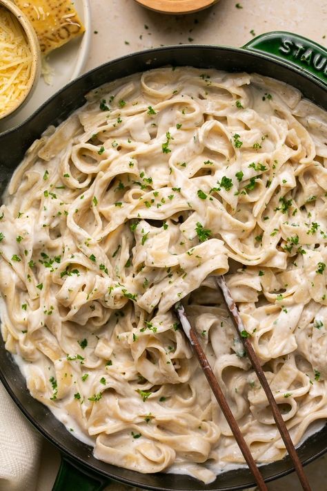 This Cottage Cheese Alfredo Sauce is so easy to make in just 5 minutes in your blender! It's packed with protein and is the perfect creamy, cheesy sauce to compliment any pasta. No heavy cream or butter needed! Cottage Cheese Pesto Sauce, Heavy Cream Pasta Sauce, High Protein Alfredo Sauce, Cottage Cheese Alfredo, Cottage Cheese Alfredo Sauce, Cottage Cheese Sauce, Cottage Cheese Pasta Sauce, Healthy Alfredo Sauce Recipe, Healthy Alfredo Sauce