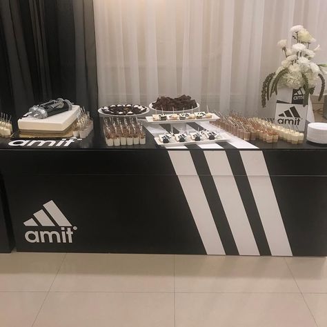 Nick Zabbatino on Instagram: “We can make any theme come to life! Custom adidas inspired center pieces and dessert table! #adidas #birthday #bigapplepropsnyc…” Adidas Theme Birthday Party, Adidas Party Theme Ideas, Hip Hop Birthday Party, Surprise 60th, Hip Hop Birthday, Basketball Theme Party, Throwback Party, Black Adidas Shoes, Sneaker Ball